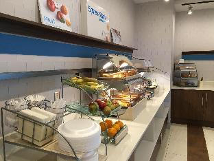 holiday inn express and suites oswego by ihg