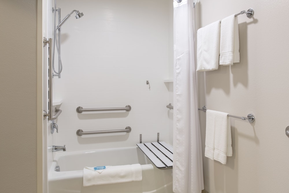 holiday inn express and suites lincoln i 80