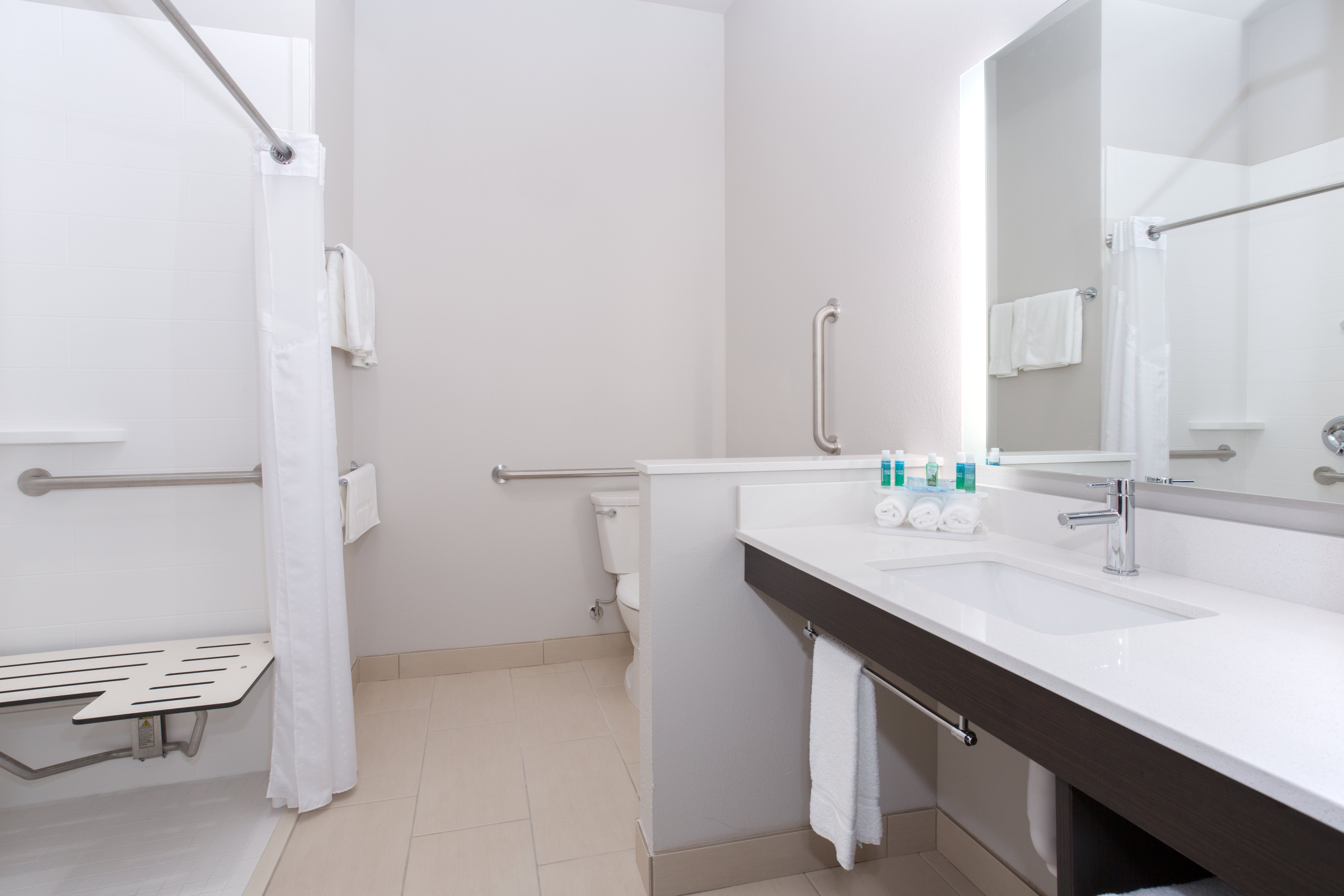 holiday inn express and suites lincoln i 80