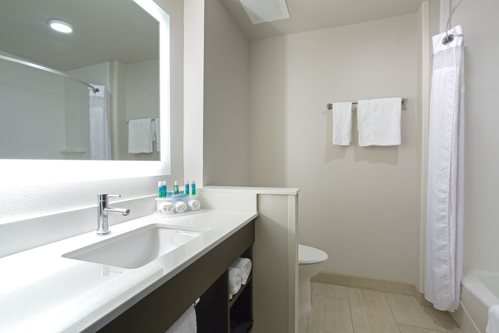 holiday inn express and suites lincoln i 80
