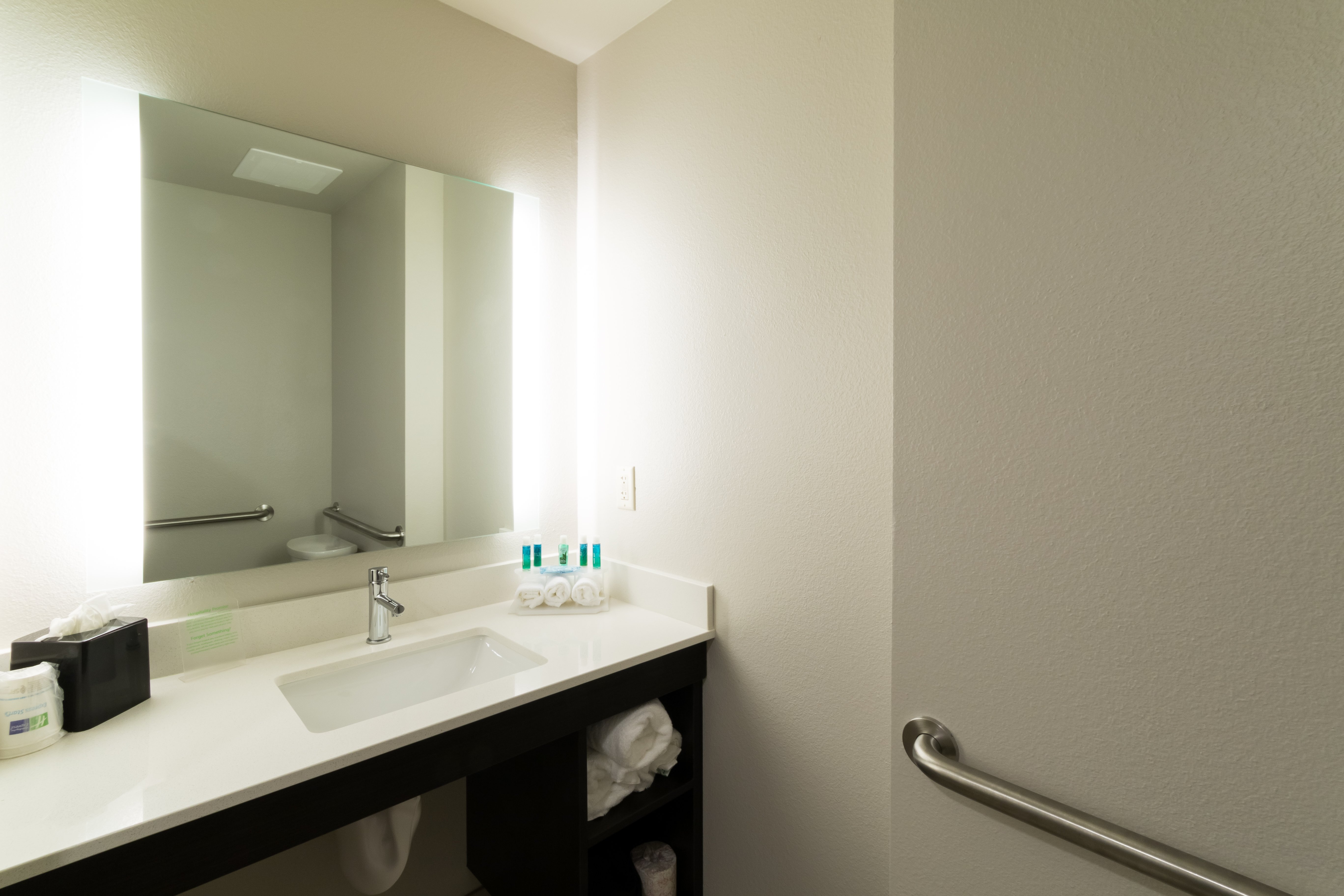 holiday inn express and suites lincoln i 80