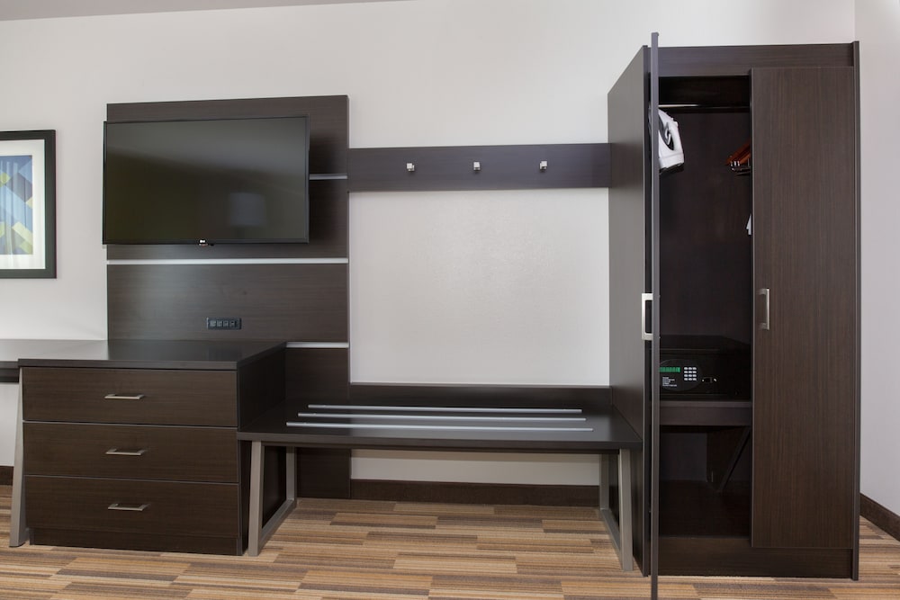 holiday inn express and suites lincoln i 80