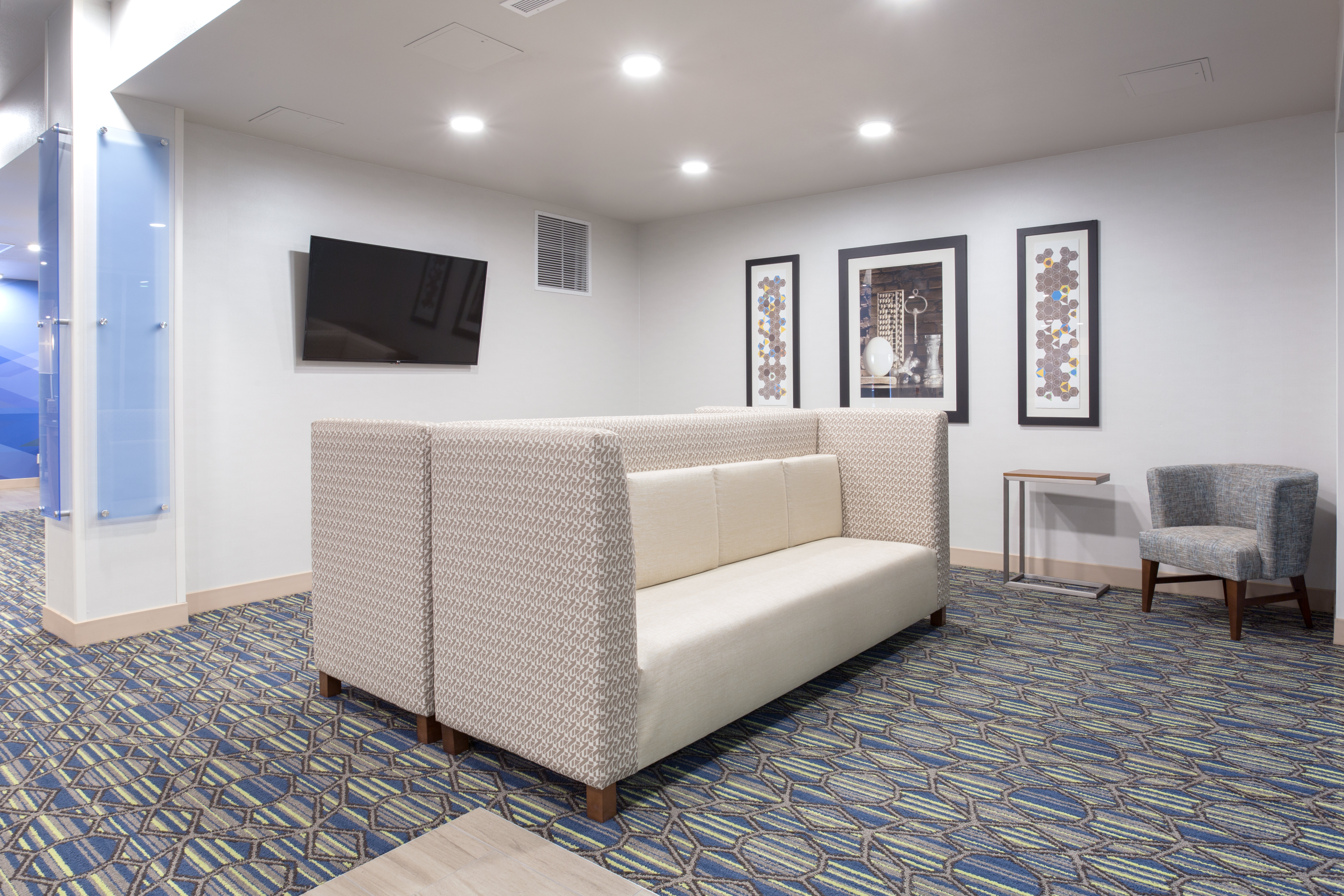 holiday inn express and suites lincoln i 80