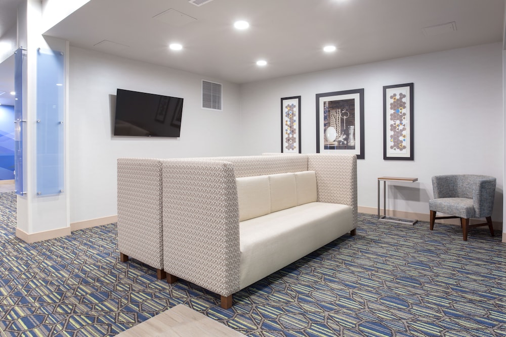 holiday inn express and suites lincoln i 80