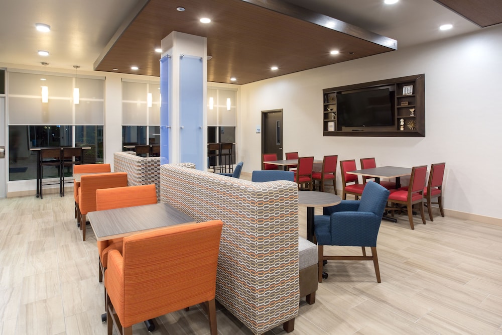 holiday inn express and suites lincoln i 80