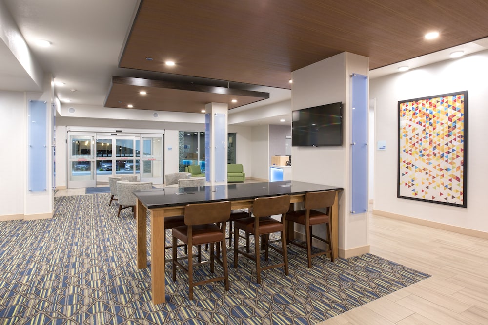 holiday inn express and suites lincoln i 80