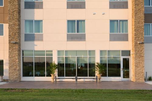 holiday inn express and suites lincoln i 80