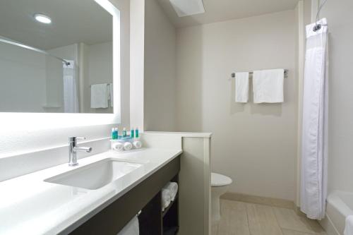 holiday inn express and suites lincoln i 80