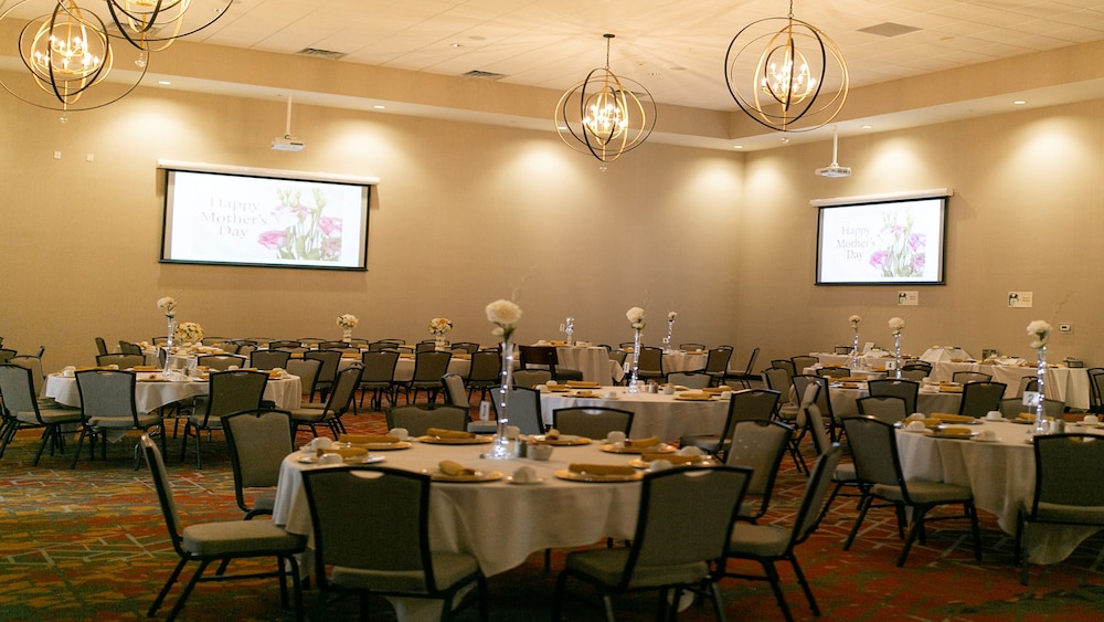 holiday inn mishawaka by ihg