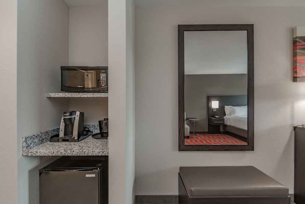 holiday inn mishawaka by ihg
