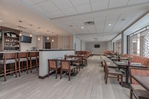 holiday inn mishawaka by ihg