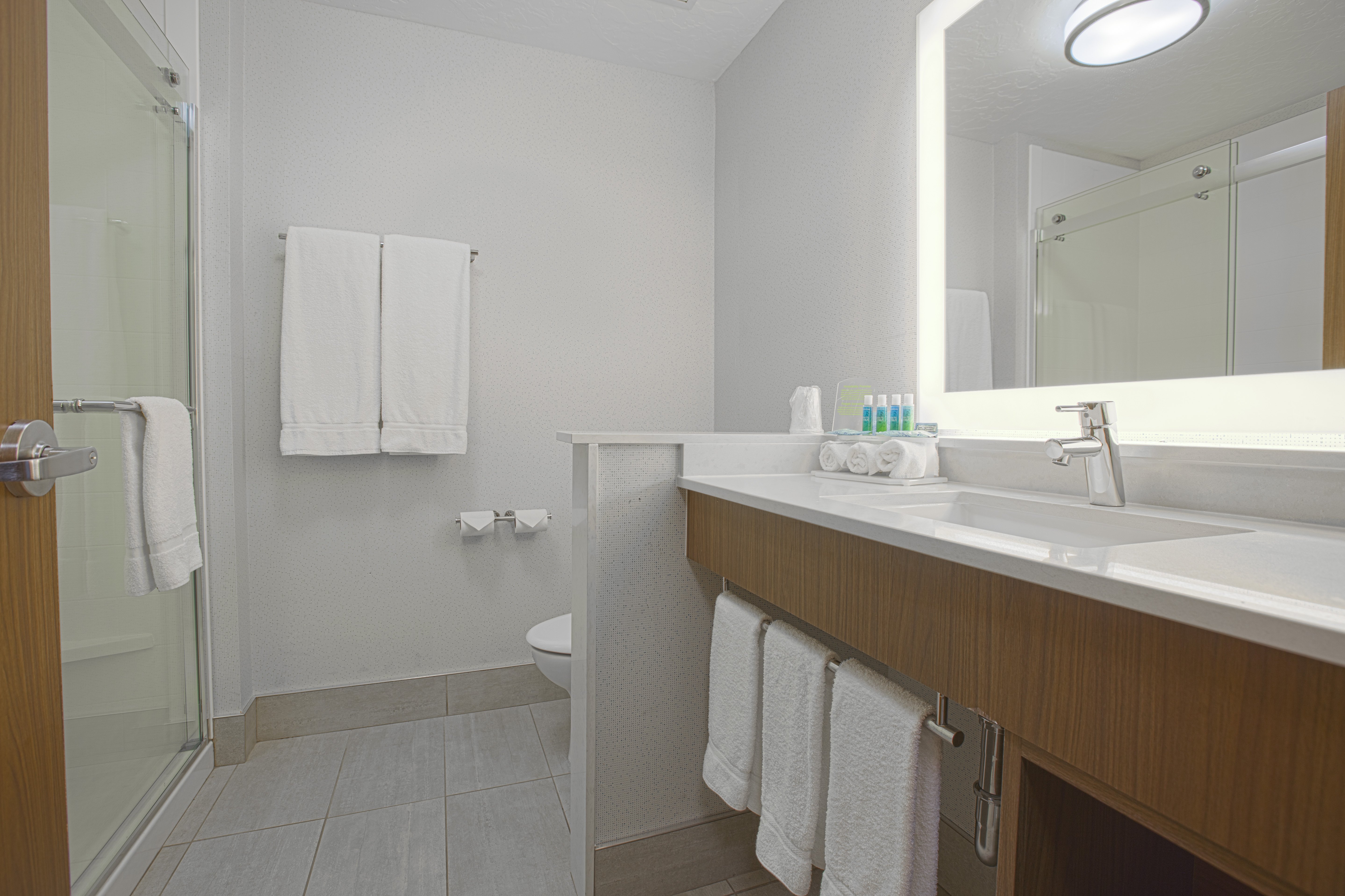 holiday inn express and suites boise airport by ihg