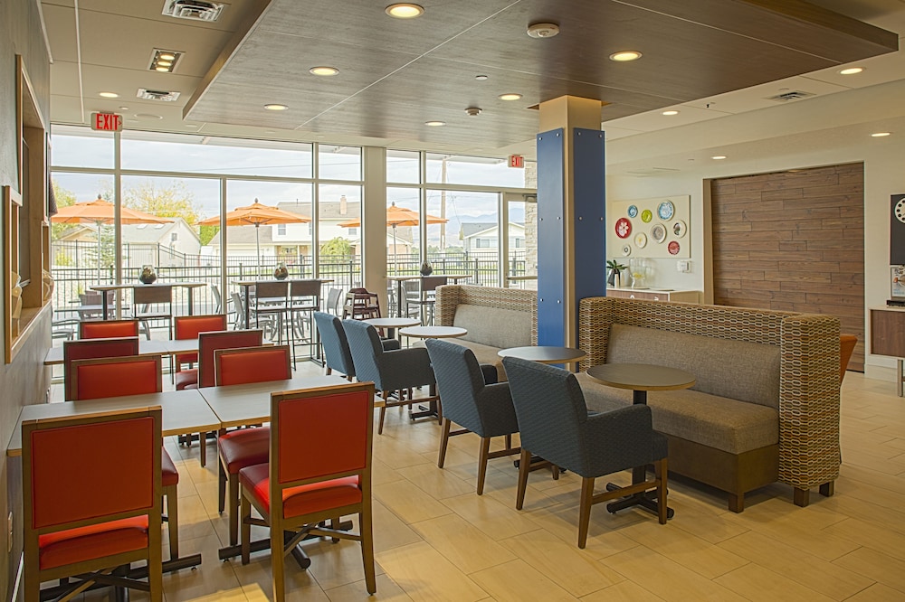 holiday inn express and suites boise airport by ihg