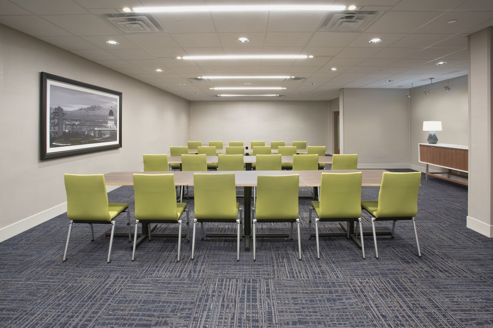 holiday inn express and suites boise airport by ihg