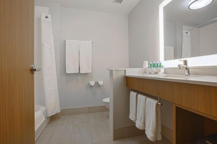 holiday inn express and suites boise airport by ihg