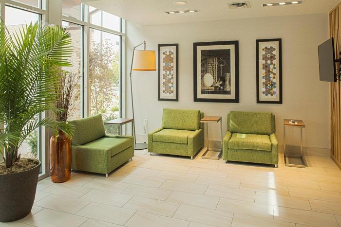 holiday inn express and suites boise airport by ihg