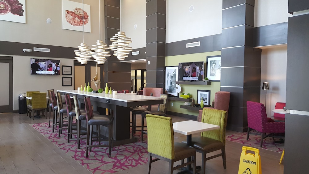 hampton inn and suites la porte