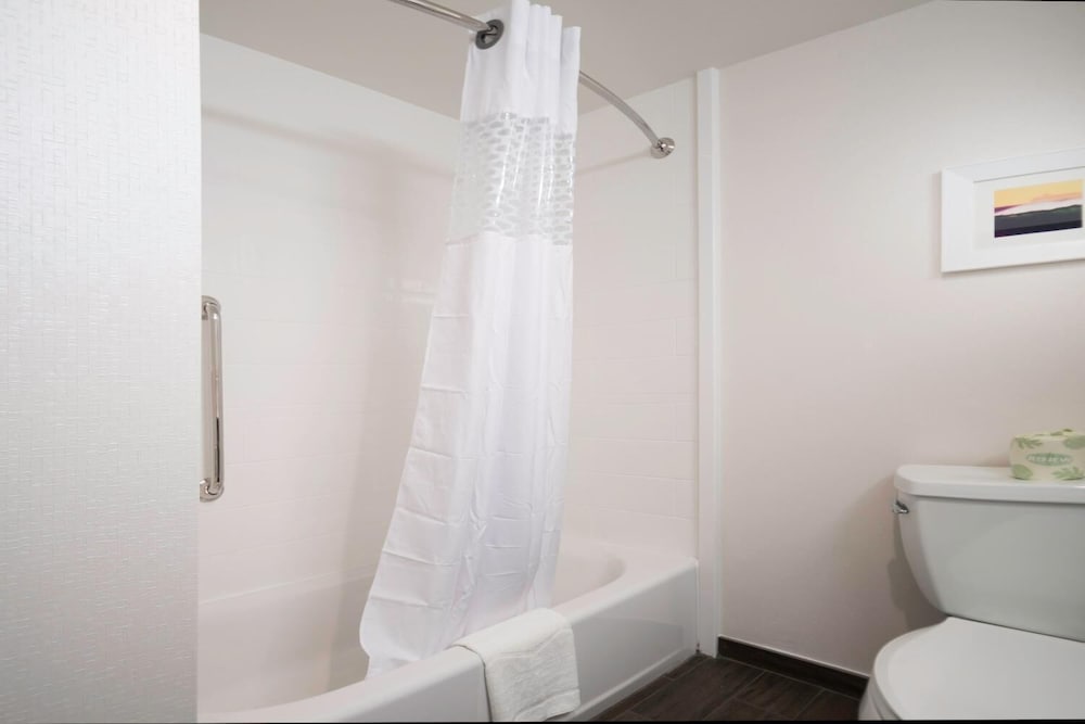 hampton inn and suites la porte