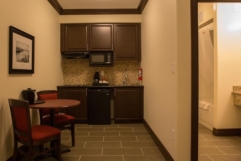 chateau nova peace river