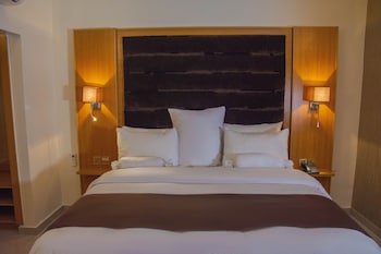 sparklyn hotels and suites