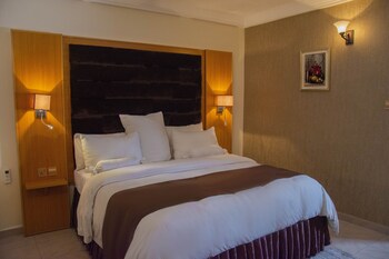 sparklyn hotels and suites