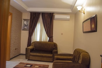 sparklyn hotels and suites