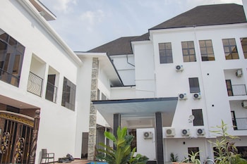 sparklyn hotels and suites