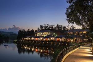 phong nha lake house