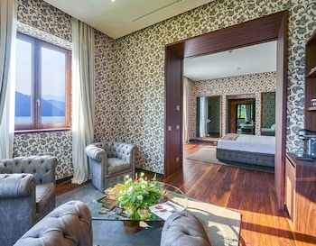 villa lario resort mandello