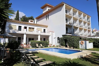 hotel arcos de montemar