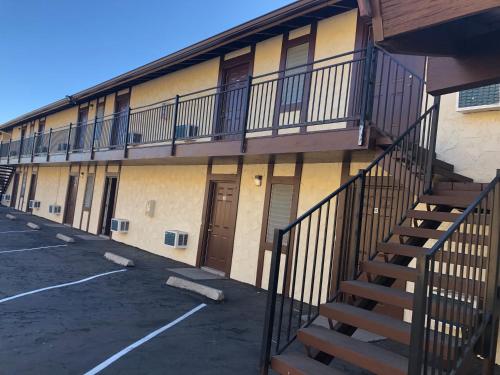golden hills motel