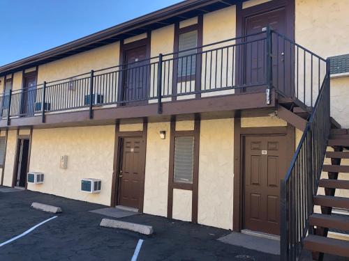 golden hills motel