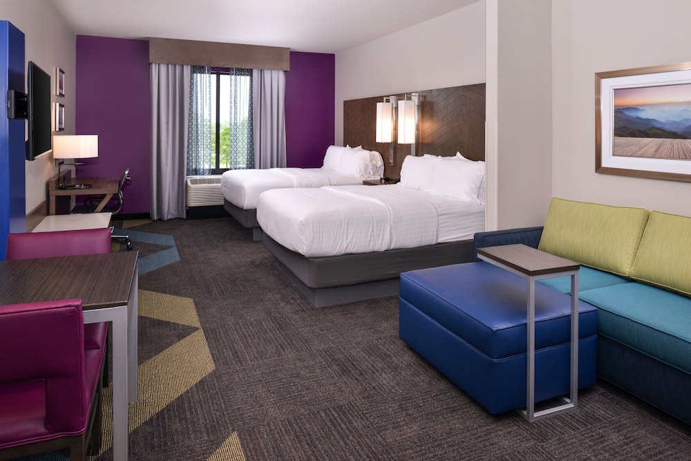 holiday inn express and suites bryant benton area