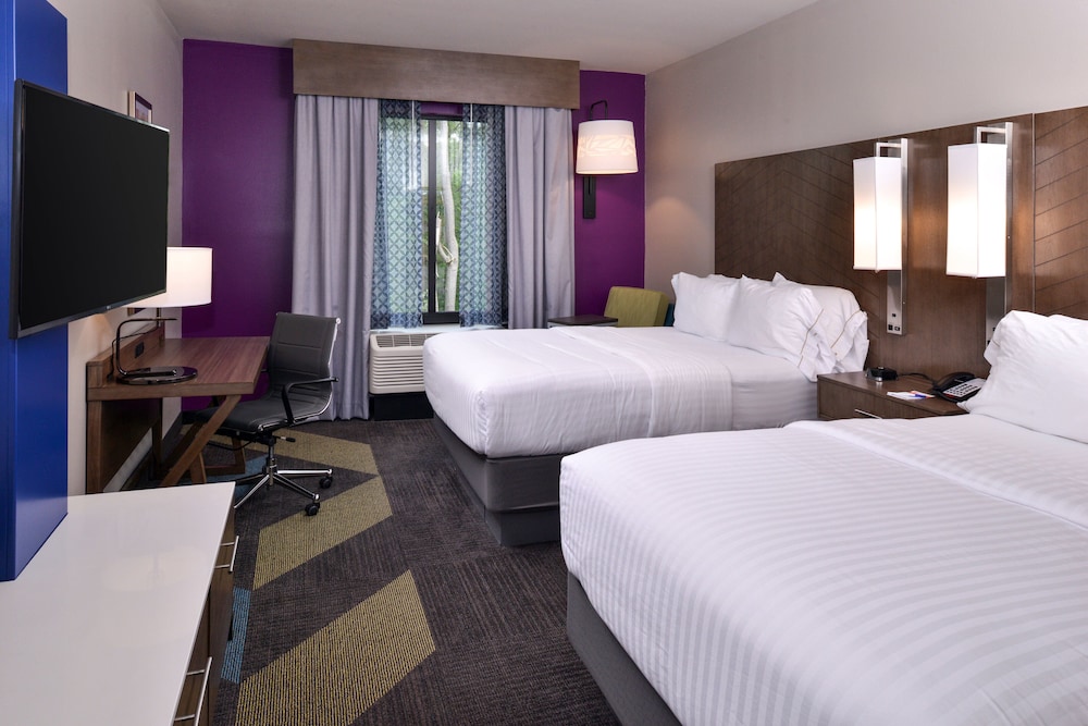 holiday inn express and suites bryant benton area