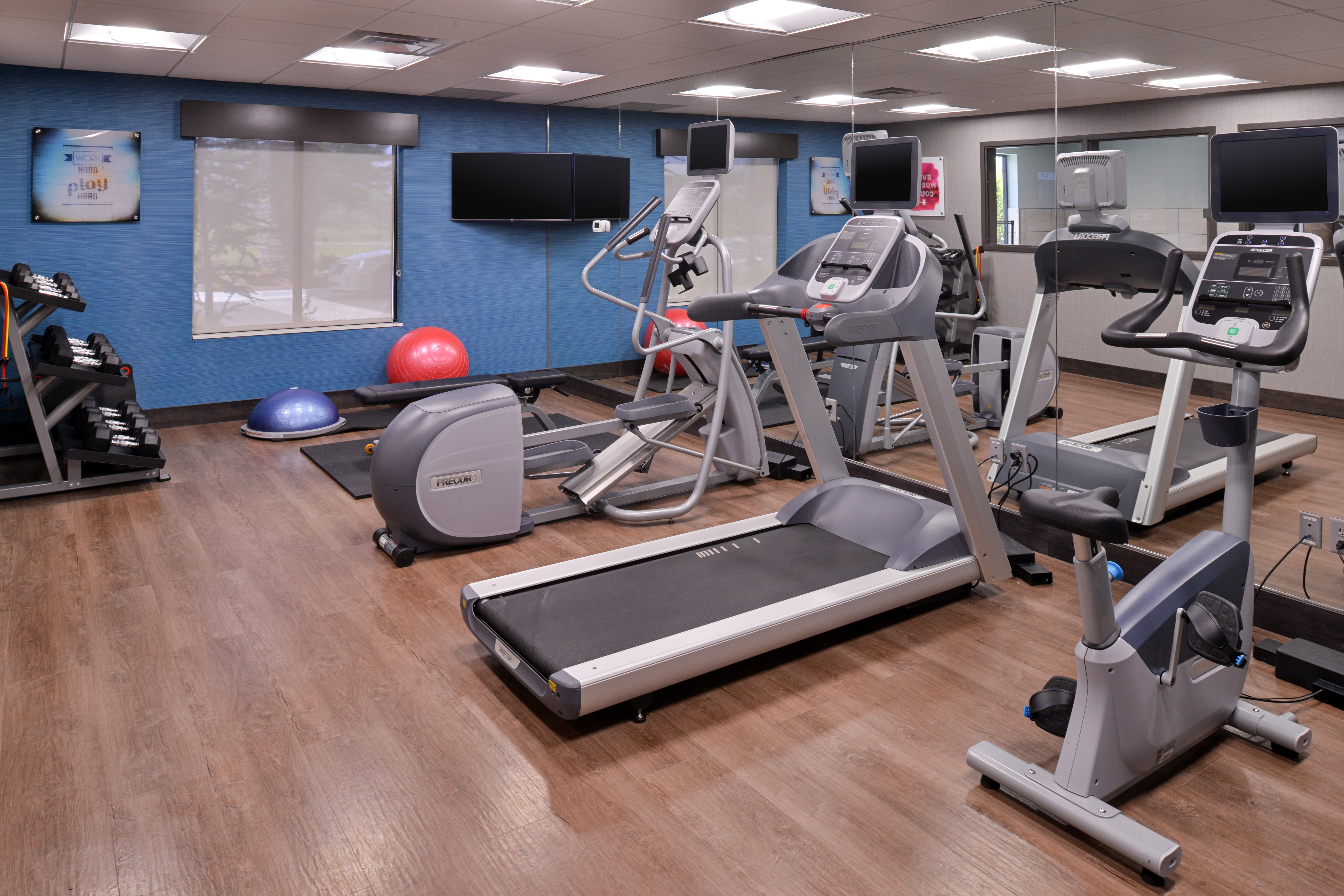 holiday inn express and suites bryant benton area