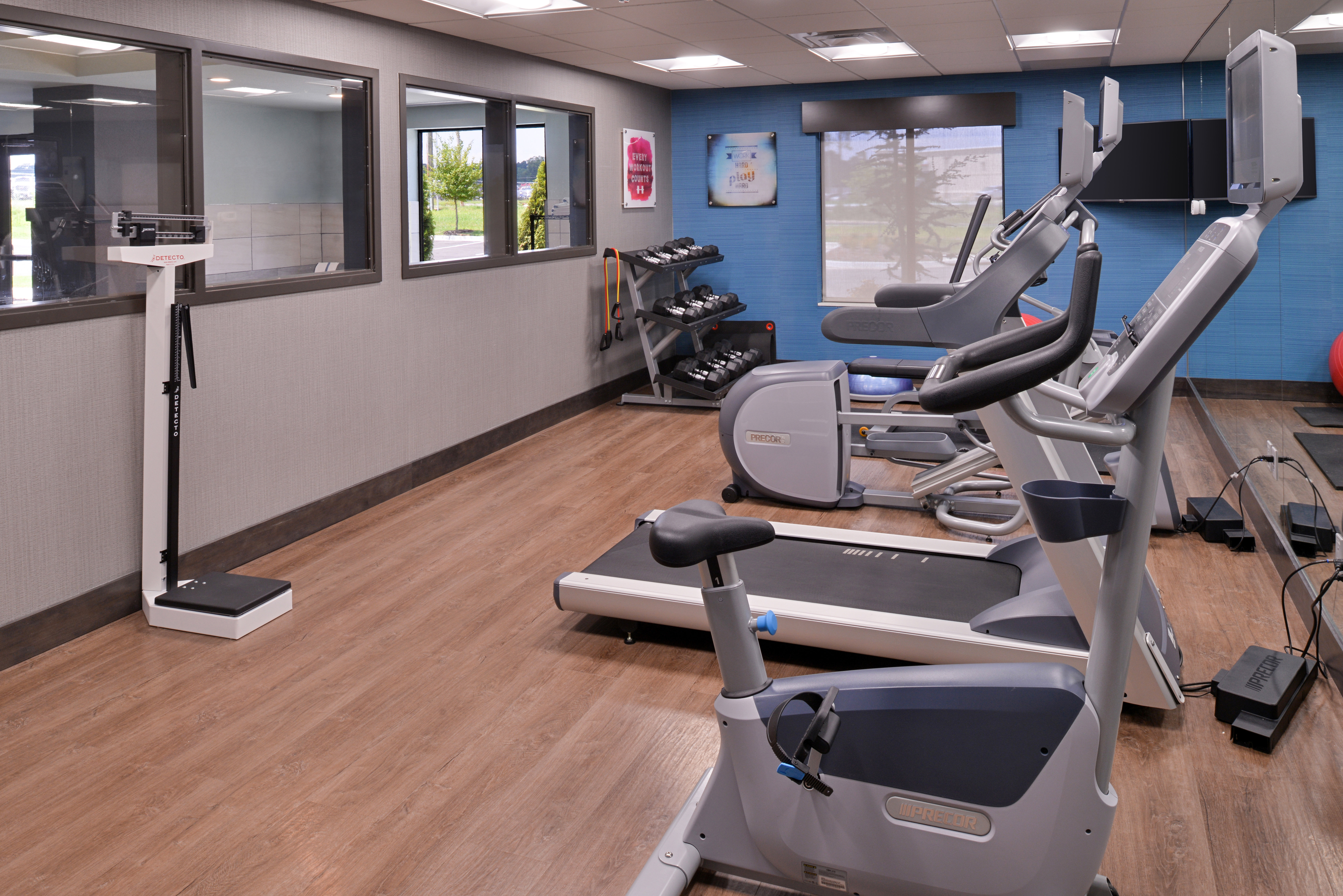 holiday inn express and suites bryant benton area