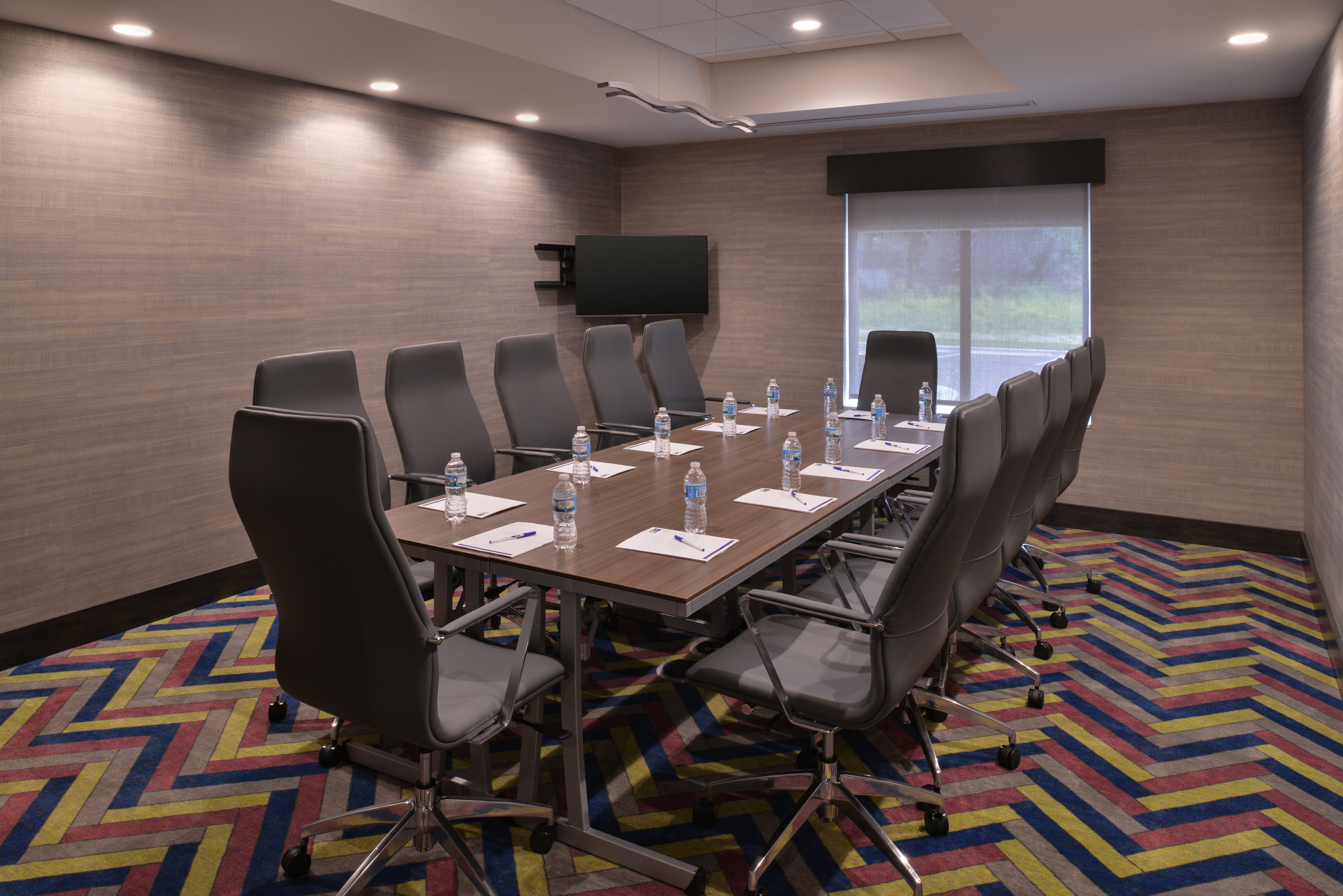 holiday inn express and suites bryant benton area