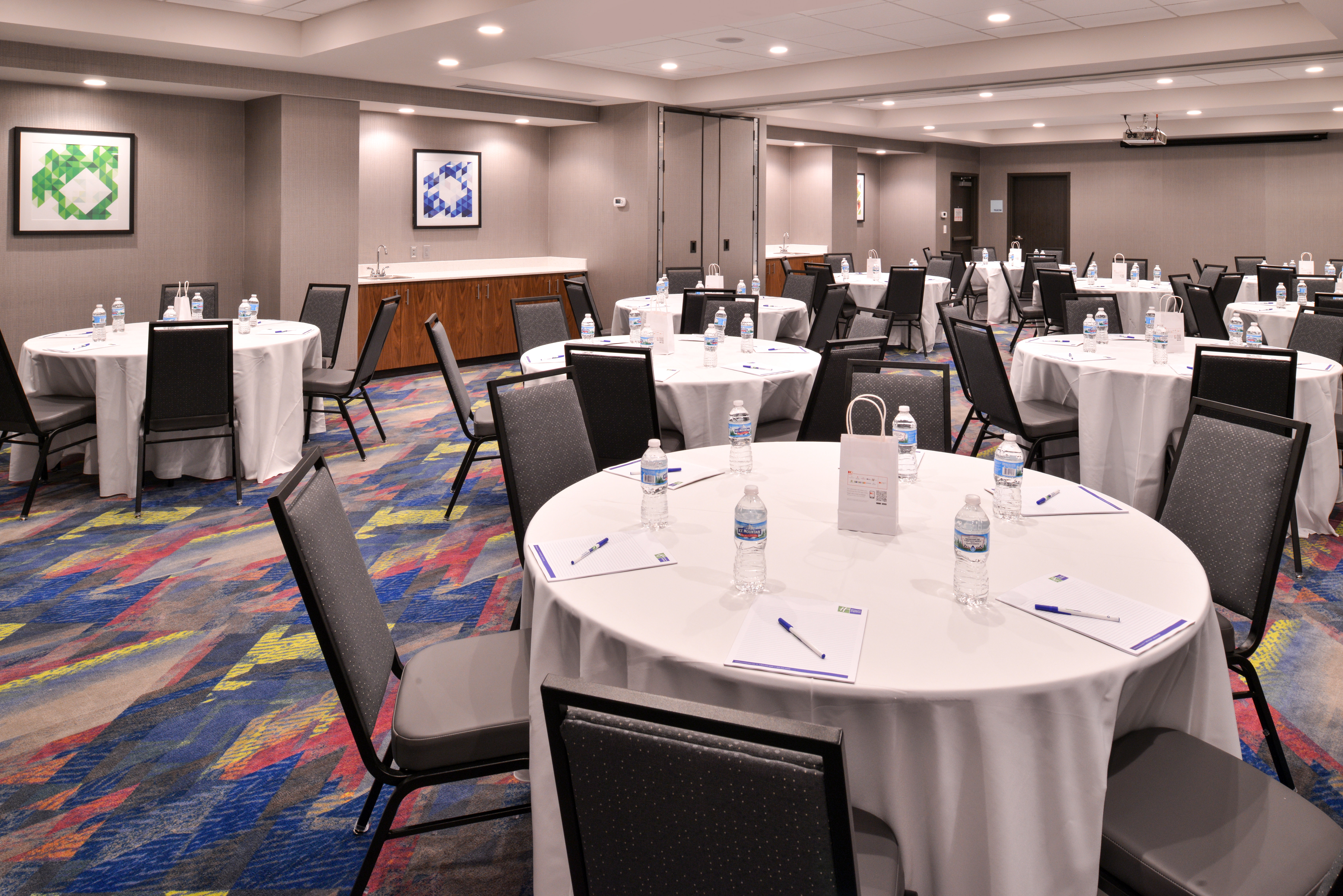 holiday inn express and suites bryant benton area