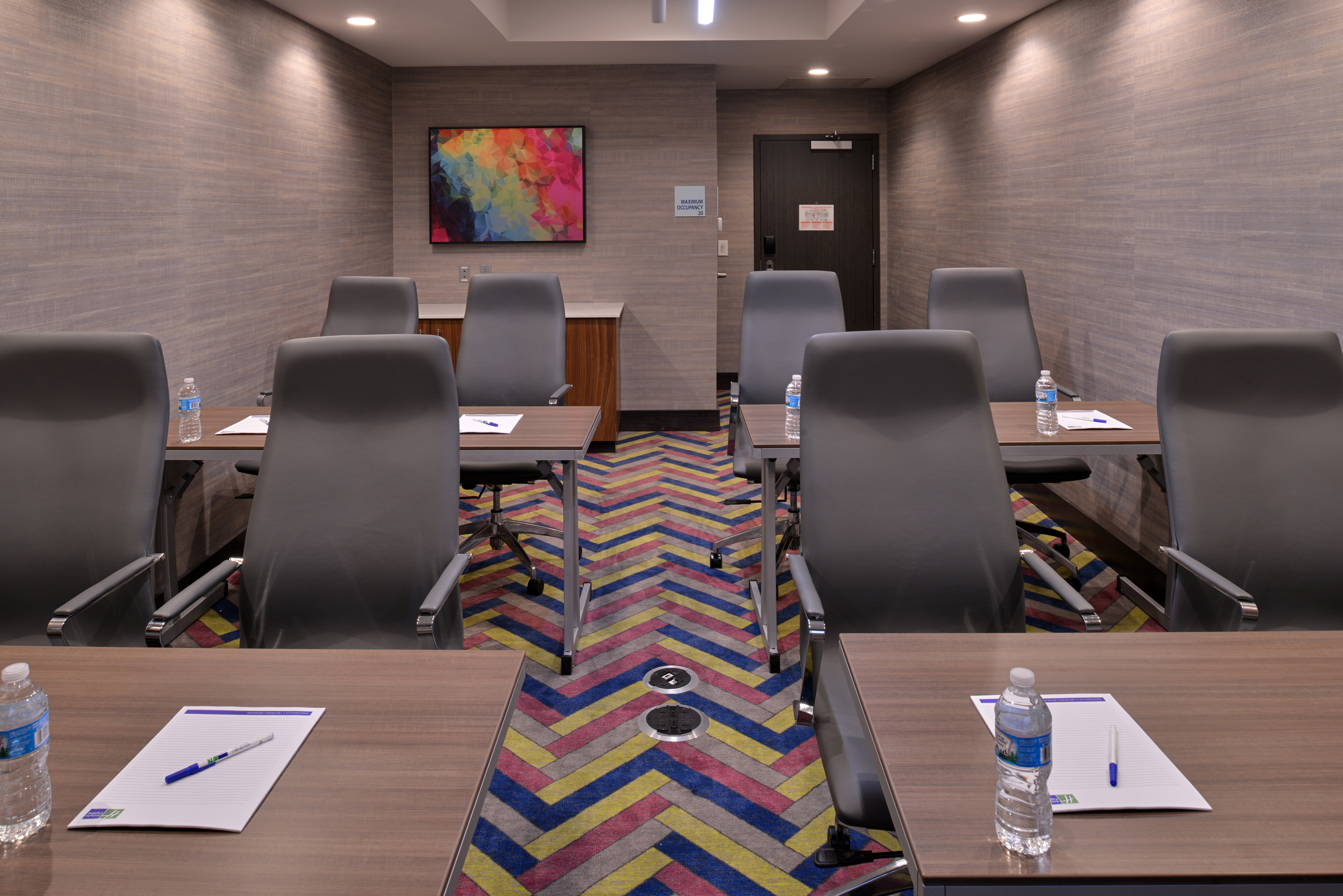 holiday inn express and suites bryant benton area