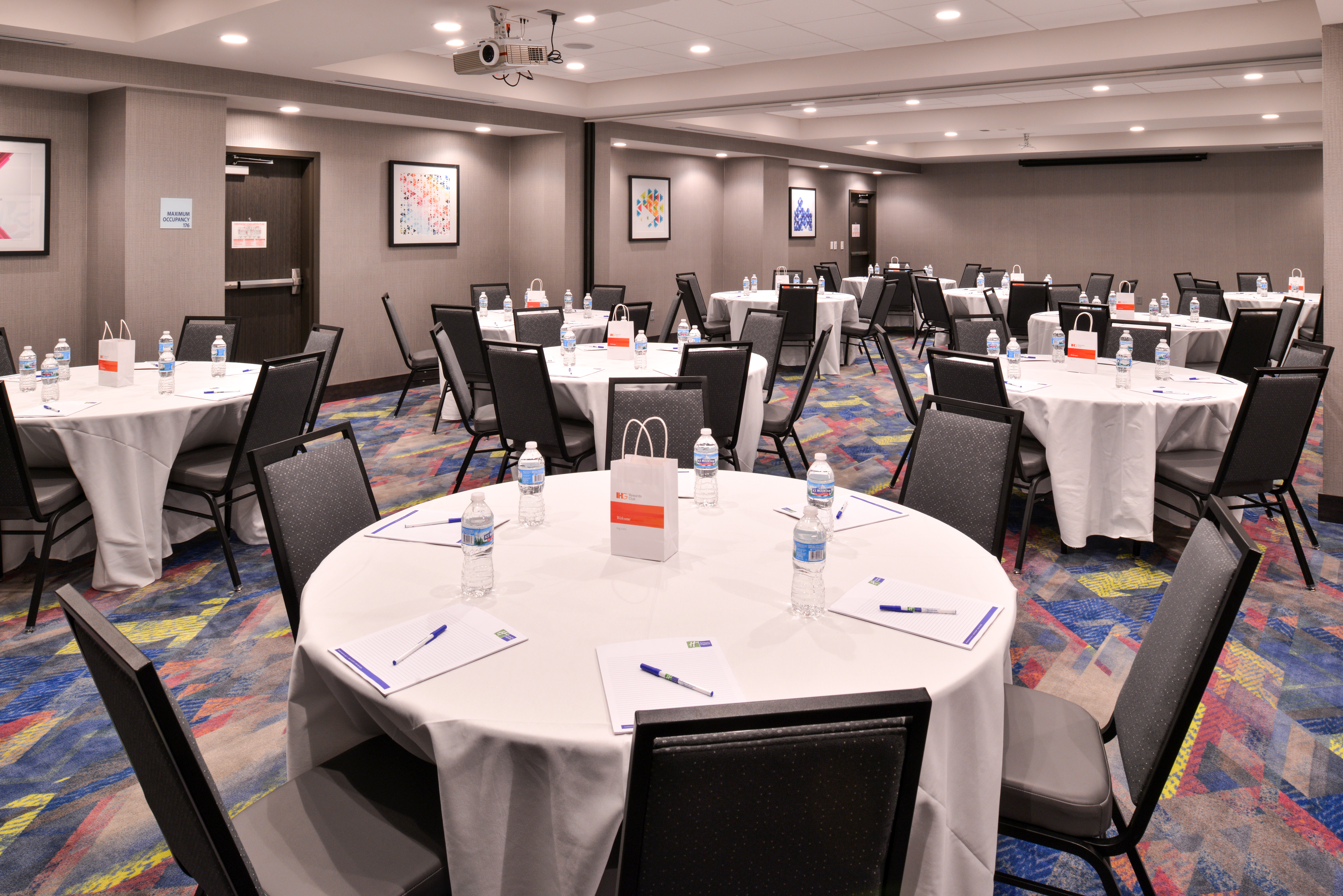 holiday inn express and suites bryant benton area