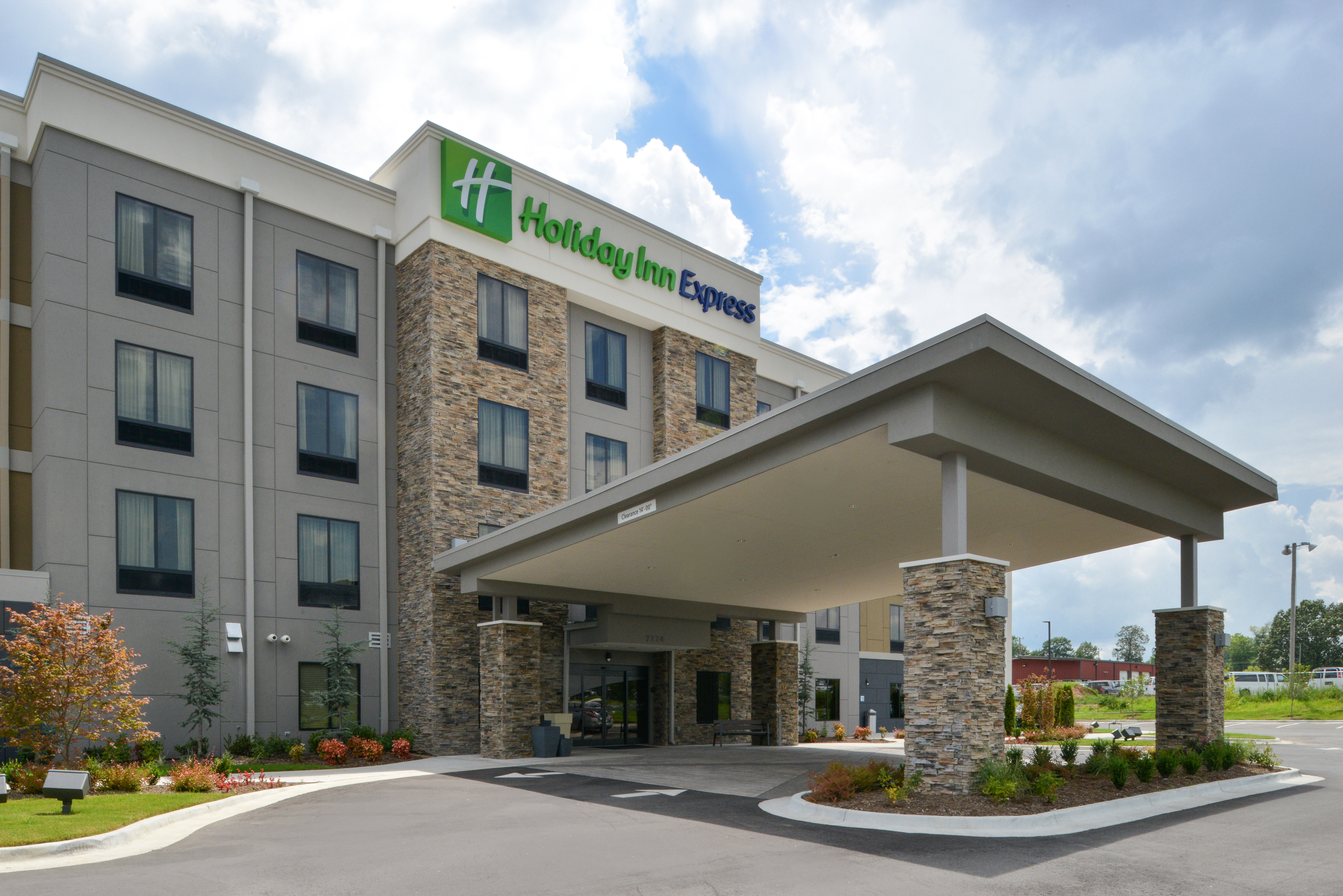 holiday inn express and suites bryant benton area