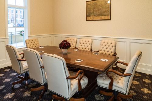 the mount vernon grand hotel