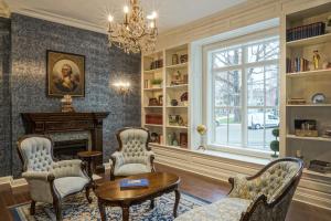 the mount vernon grand hotel