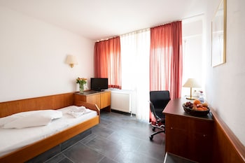 hotel astoria am urachplatz