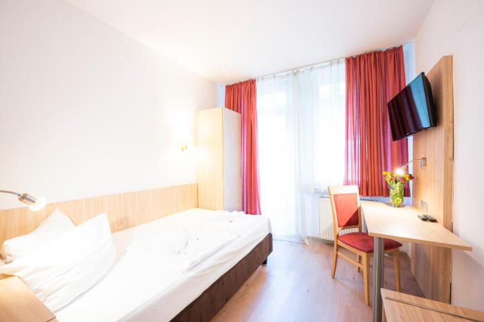 hotel astoria am urachplatz