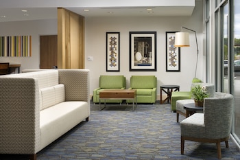 holiday inn express and suites altoona an ihg hotel