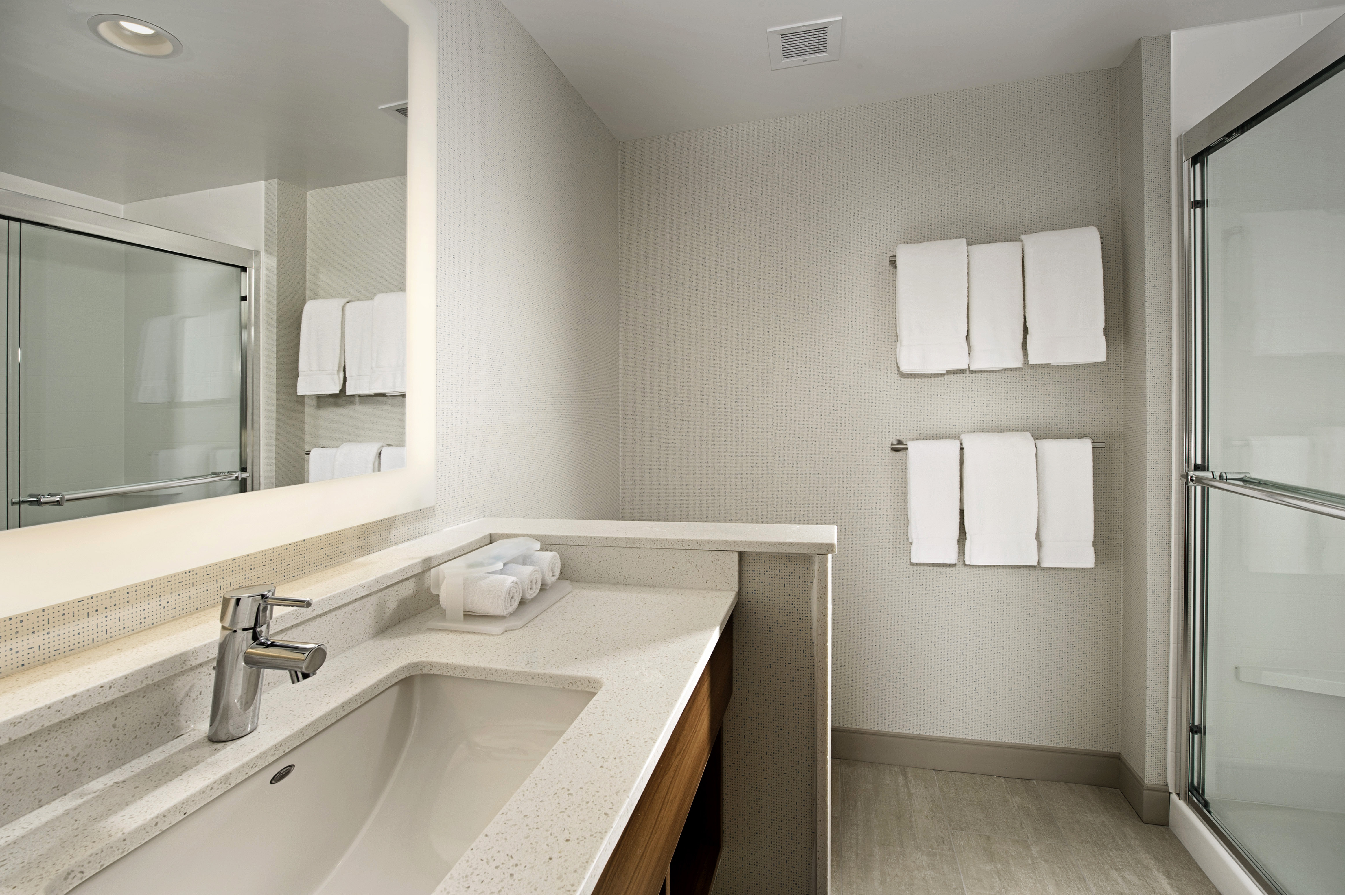 holiday inn express and suites altoona by ihg