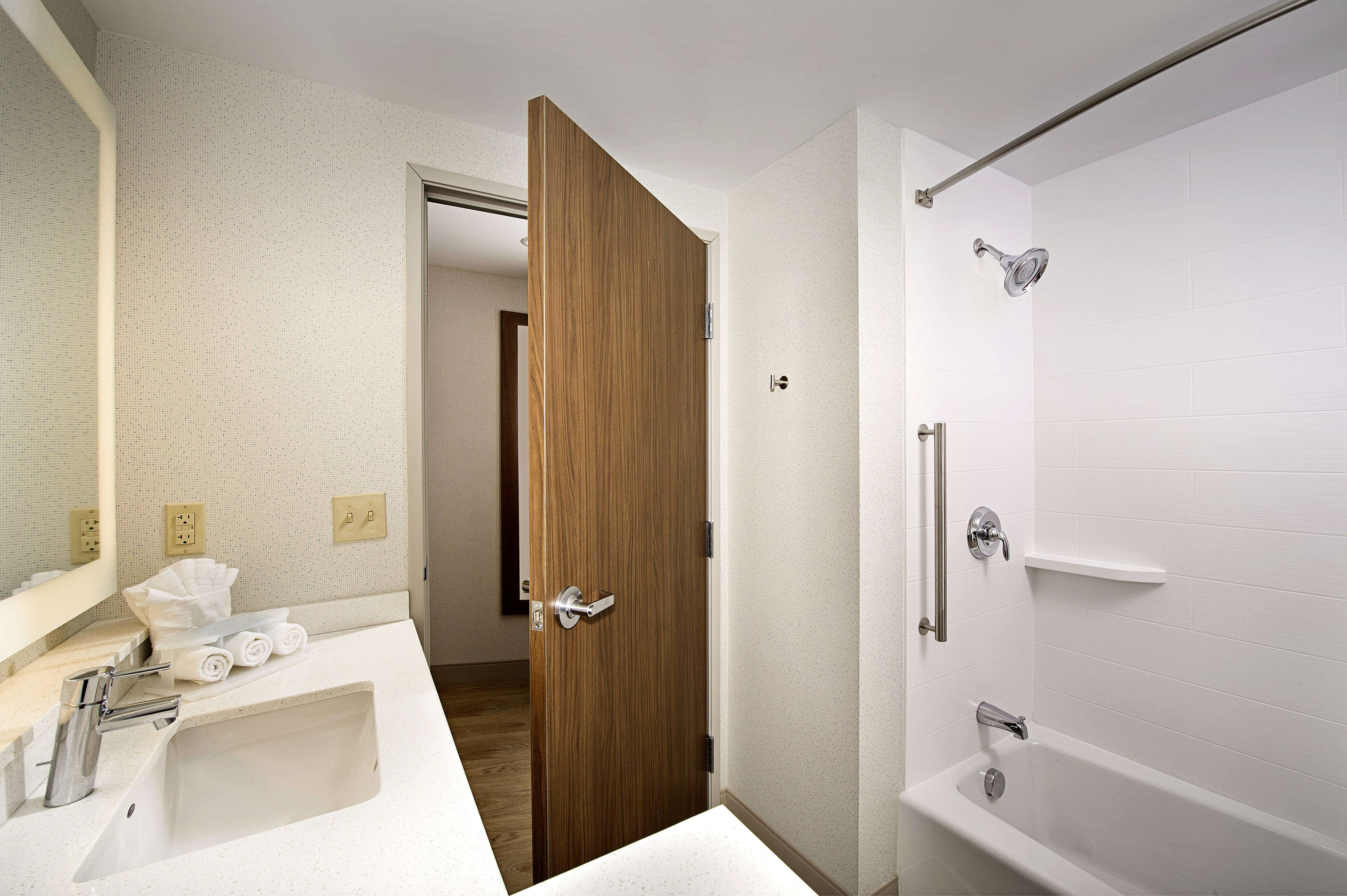holiday inn express and suites altoona by ihg