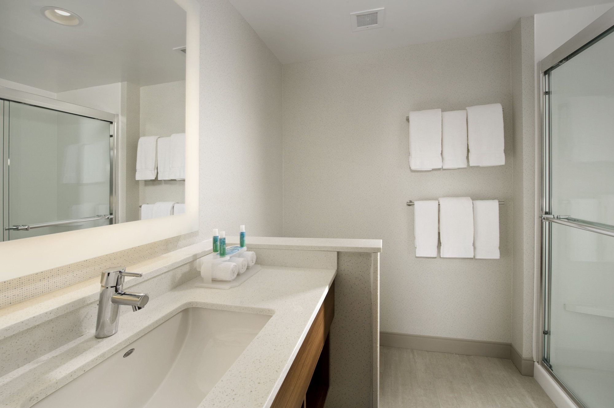 holiday inn express and suites altoona by ihg