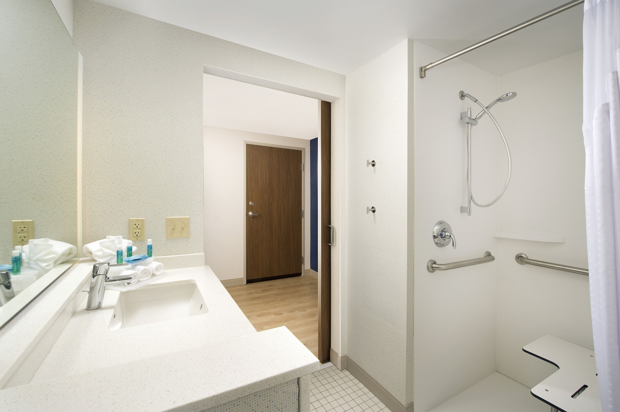 holiday inn express and suites altoona by ihg